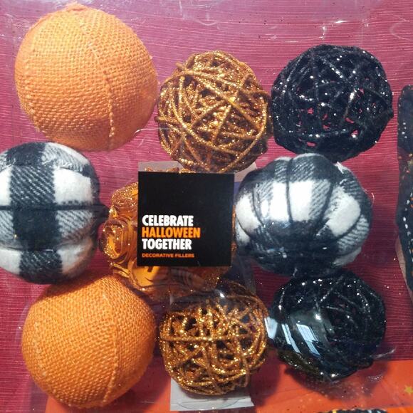 Halloween Table Decorations - Picture 3 of 6